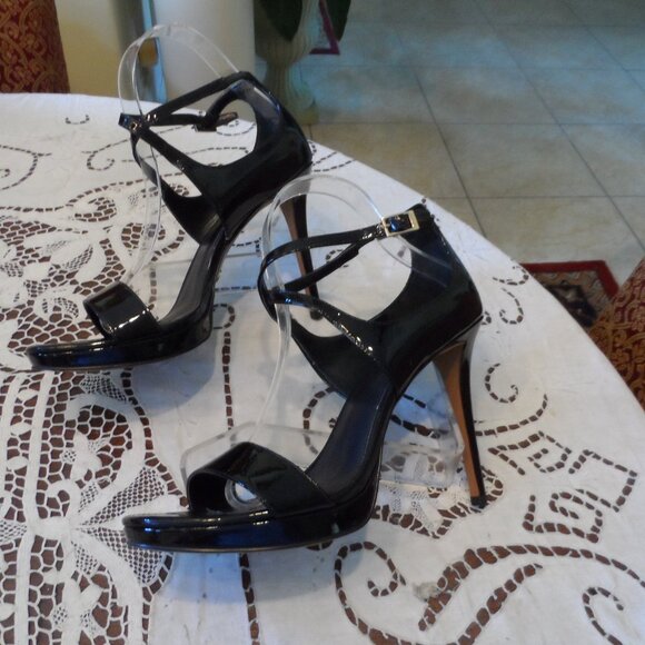 New Michael Kors "Faryn" Black Patent Leather Strappy Heel Sandals Size 9M - Picture 1 of 16